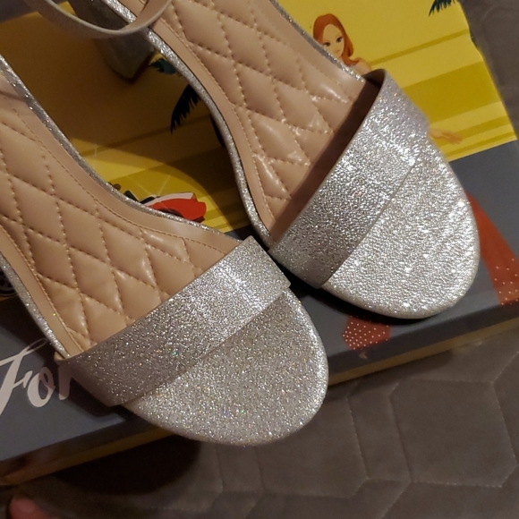 NIB Silver Strappy Heels - Picture 5 of 16
